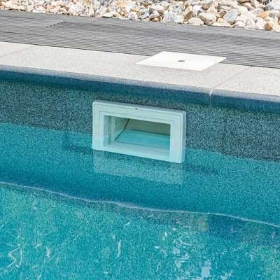 Swimming pool skimmer